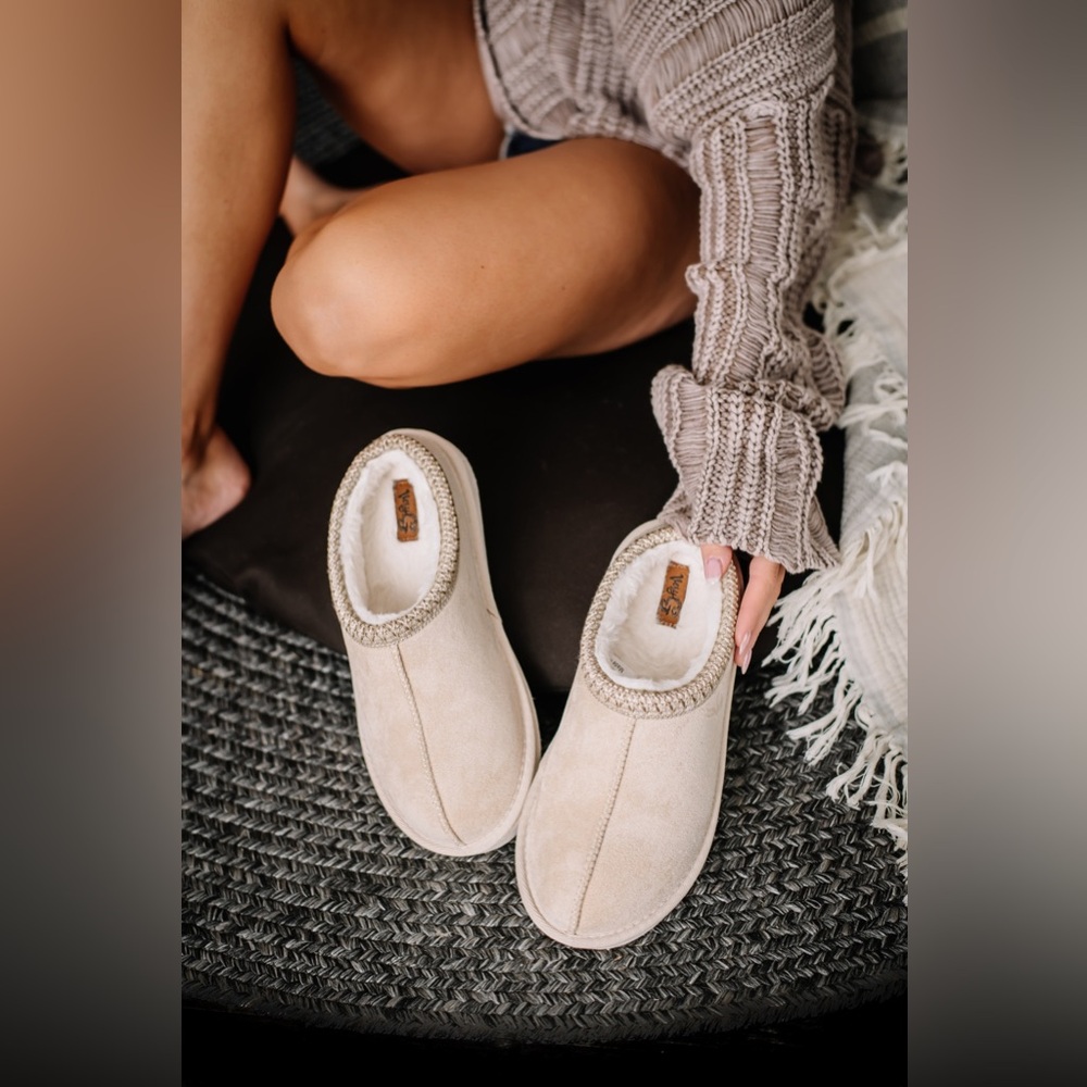 Very G Cream Cozy Lined Slip-On Slippers